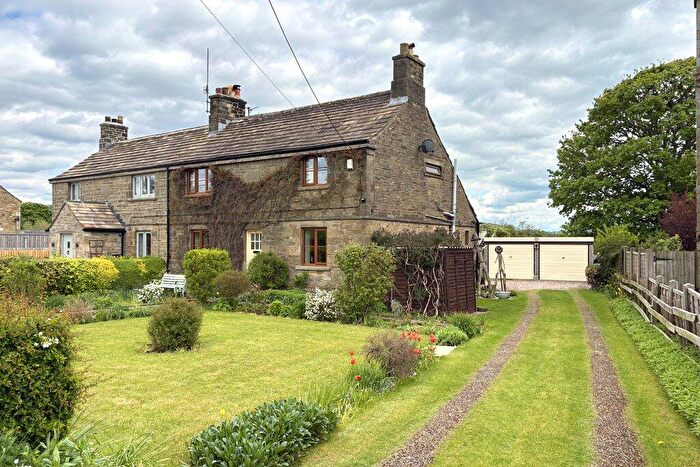 3 Bedroom Semi-Detached House For Sale In Eshton Road, Gargrave, BD23