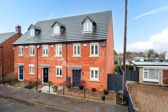 3 Bedroom End Of Terrace House For Sale In South End Lane, Northall, LU6