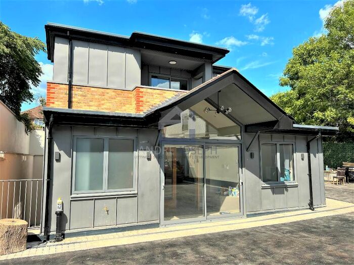 3 Bedroom Detached House To Rent In Angles Road, Streatham, SW16