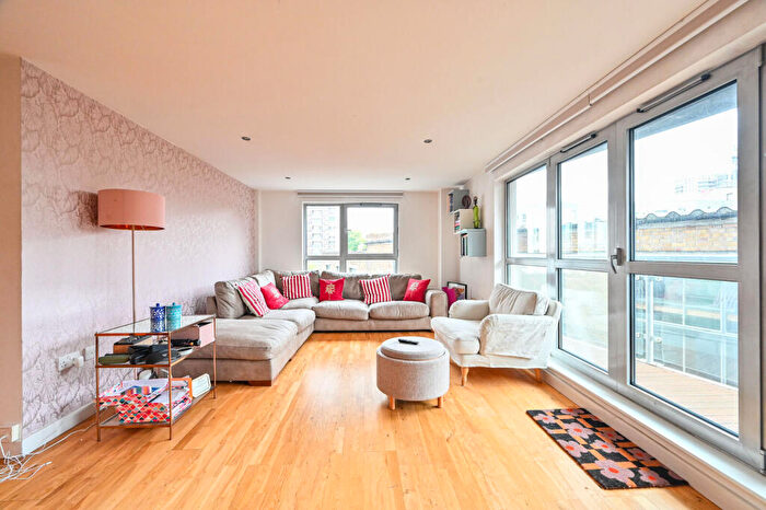 2 Bedroom Flat To Rent In Southgate Road, De Beauvoir Town, London, N1