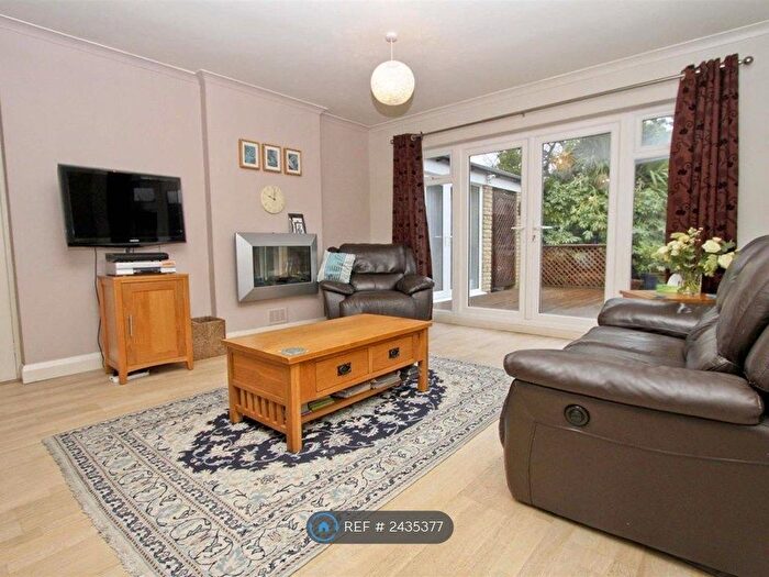 3 Bedroom Flat To Rent In Ruislip, Ruislip, HA4