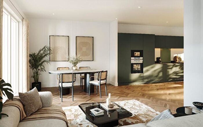 3 Bedroom Town House For Sale In Woodhill, Woolwich, SE18
