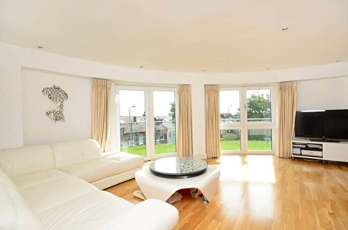 2 Bedroom Flat To Rent In Mercury Mansions, SW15