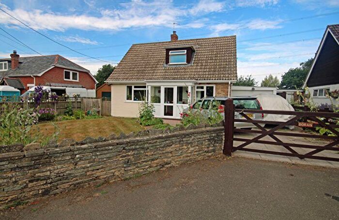 3 Bedroom Chalet For Sale In Woodgreen, New Forest National Park, SP6