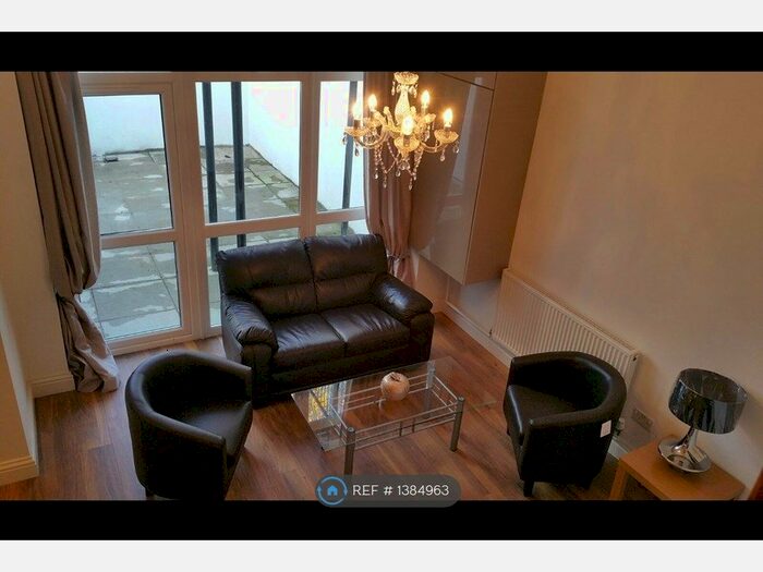 2 Bedroom Flat To Rent In Ashley House, Bristol, BS2