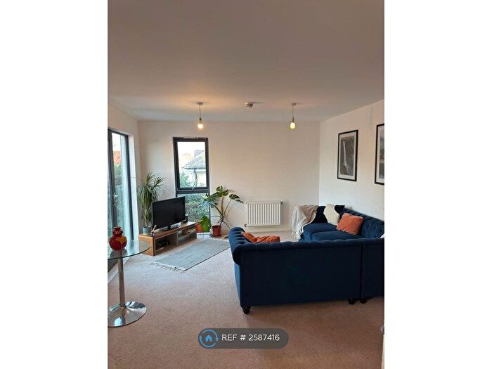 1 Bedroom Flat To Rent In Peakes House, London, SW16