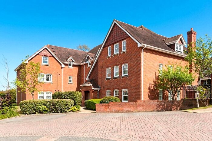 2 Bedroom Flat For Sale In Campbell Fields, Aldershot, Hampshire, GU11