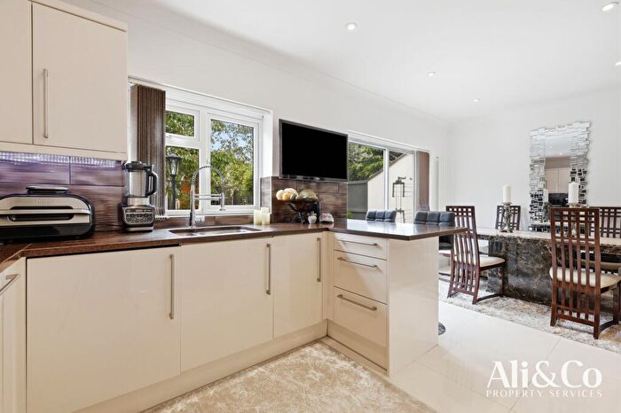 3 Bedroom Semi-Detached House For Sale In Lodge Lane, Grays, RM16