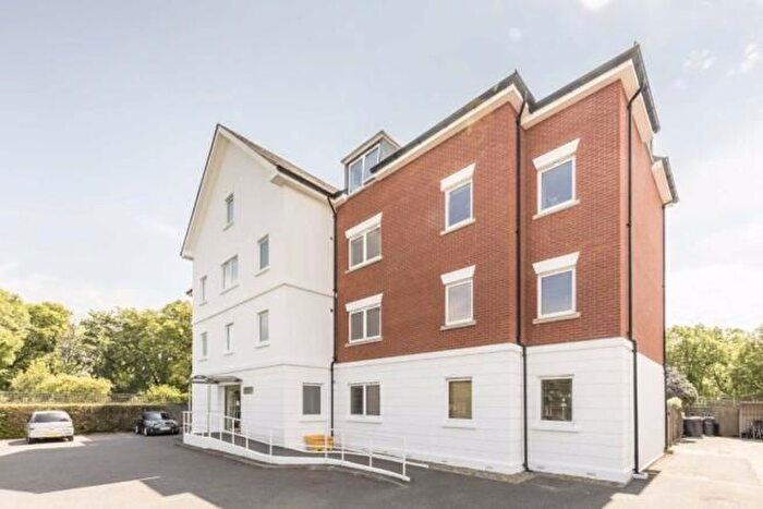 1 Bedroom Flat To Rent In Upper Richmond Road West, London, SW14