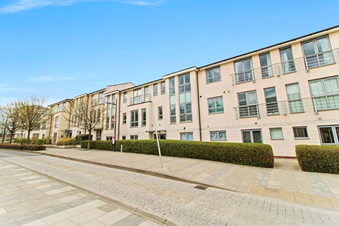 2 Bedroom Flat For Sale In Springhead Parkway, Northfleet, Kent, DA11