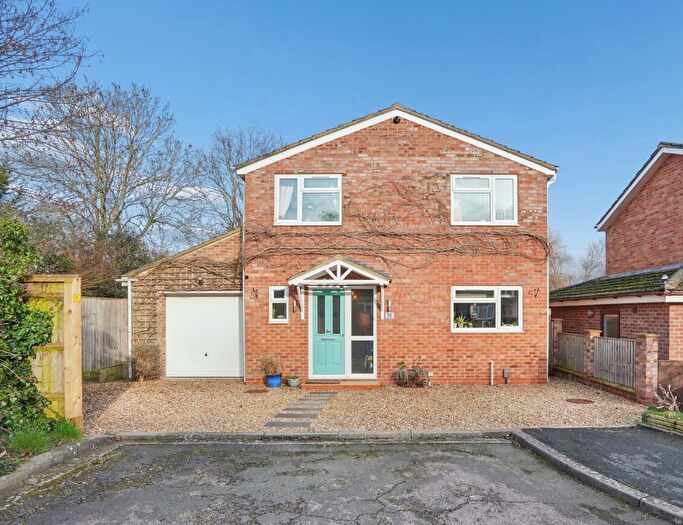 4 Bedroom Detached House For Sale In Elm Close, Witney, OX28