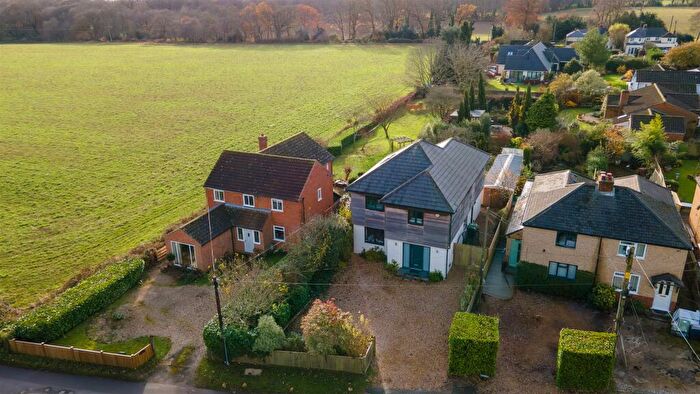 4 Bedroom Detached House For Sale In Reades Lane, Gallowstree Common, RG4