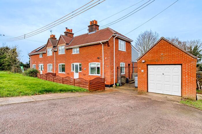 4 Bedroom Semi Detached House For Sale In Bungay Road, Shipmeadow, NR34