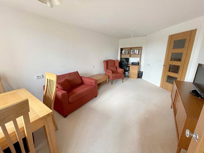 1 Bedroom Retirement Property To Rent In Darkes Lane, Potters Bar, Hertfordshire, EN6