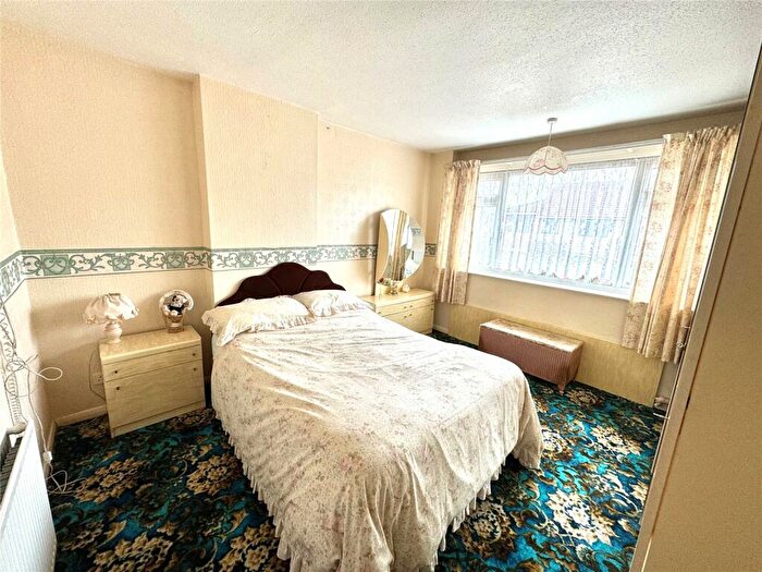 3 Bedroom Semi-Detached House For Sale In Yewdale Crescent, Coventry, West Midlands, CV2