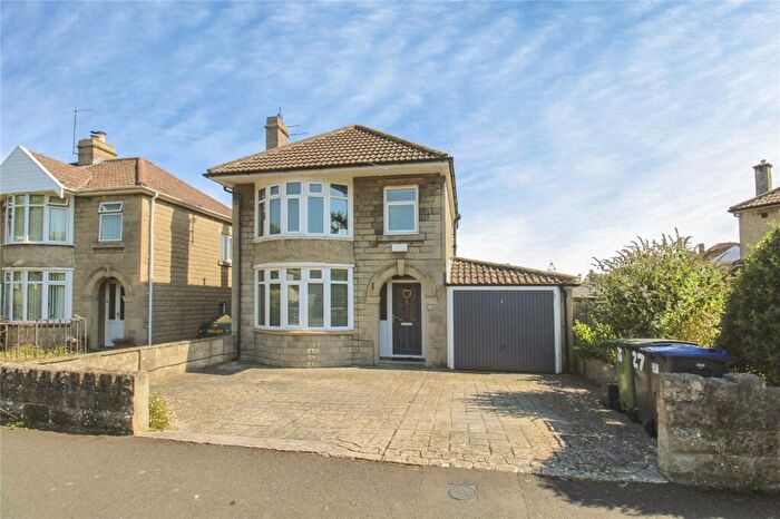 3 Bedroom Detached House For Sale In The Croft, Trowbridge, BA14