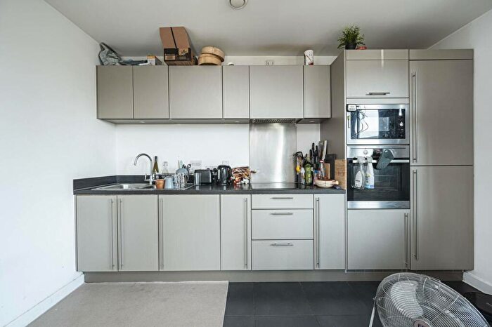 1 Bedroom Flat To Rent In Harford Street, Stepney, London, E1