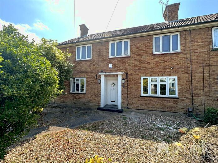 2 Bedroom Maisonette To Rent In New Zealand Way, Rainham, RM13