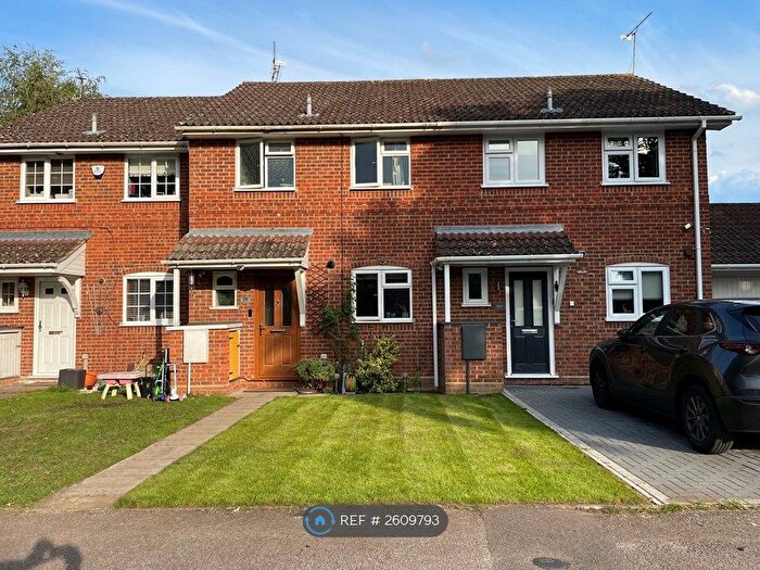 3 Bedroom Terraced House To Rent In Comfrey Close, Farnborough, GU14