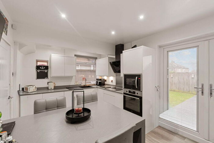 3 Bedroom Semi Detached House For Sale In Farfield Grove, Wibsey, BD6