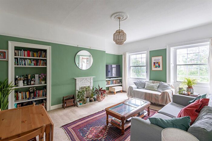 1 Bedroom Flat For Sale In Victoria Square, Jesmond, Newcastle Upon Tyne, NE2