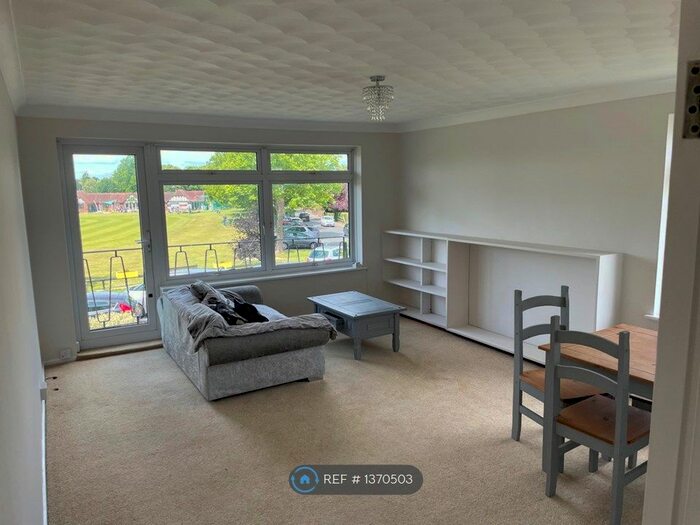 2 Bedroom Flat To Rent In Park Court, Burgess Hill, RH15