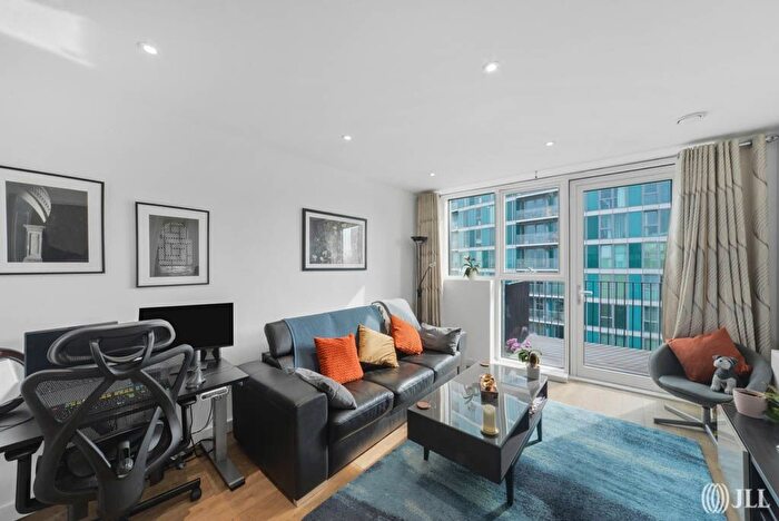 1 Bedroom Flat For Sale In Southmere House, Highland Street, London, E15