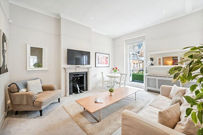 3 Bedroom Flat To Rent In Queen's Gate Place Mews, South Kensington, Kensington And Chelsea, London, SW7