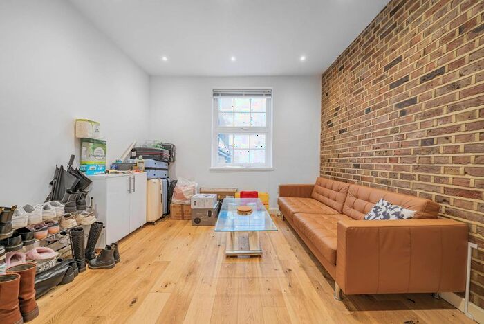 2 Bedroom Flat To Rent In Upper Tachbrook Street, Victoria, London, SW1V