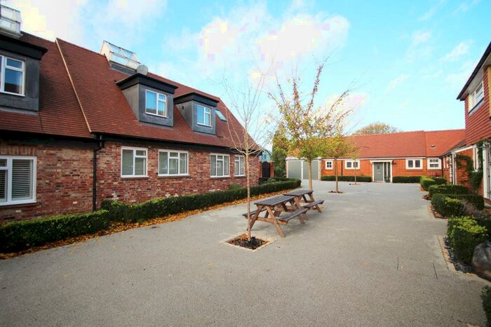 3 Bedroom End Of Terrace House For Sale In Langhurstwood Road, Horsham, RH12