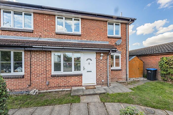 1 Bedroom Semi-detached House To Rent In Derwent Road, Egham, TW20