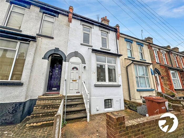 4 Bedroom Terraced House To Rent In Gordon Road, Rochester, Kent, ME2