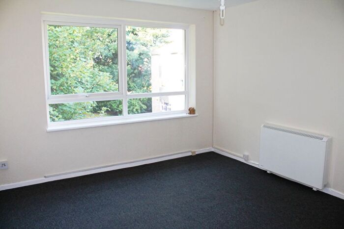 1 Bedroom Flat To Rent In Forest Court, Birmingham, B13