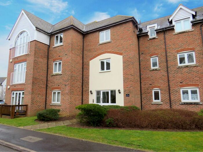 2 Bedroom Flat To Rent In The Lakes, Aylesford, ME20