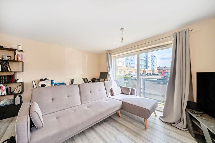 1 Bedroom Flat To Rent In Murray Close, London, SE28