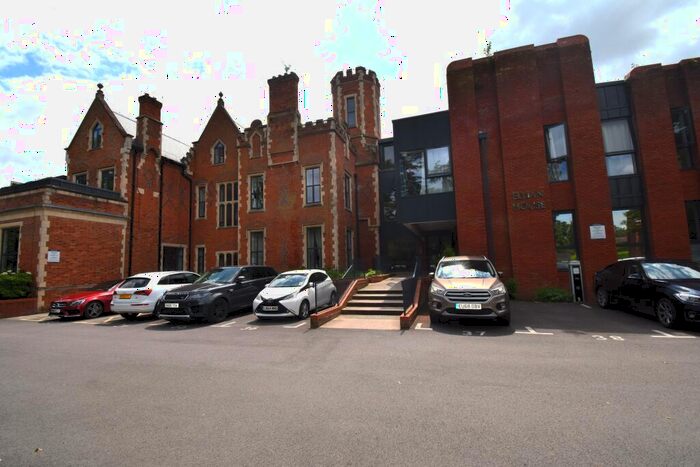 1 Bedroom Apartment To Rent In Nixey Close, Slough, SL1