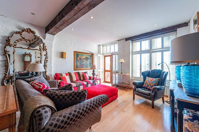 1 Bedroom Flat To Rent In Olivers Wharf, Wapping, London, E1W