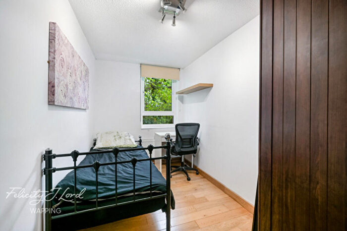 3 Bedroom Flat For Sale In Cloysters Green, London, E1W
