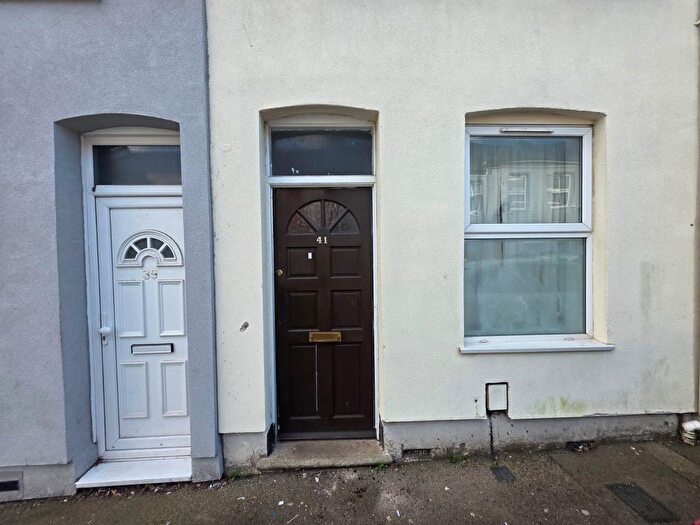 3 Bedroom Terraced House To Rent In Hampton Road, Luton, Bedfordshire, LU4