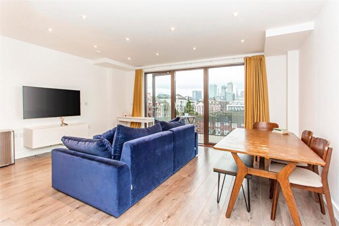 2 Bedroom Flat For Sale In Furlong Court, Mile End, E3