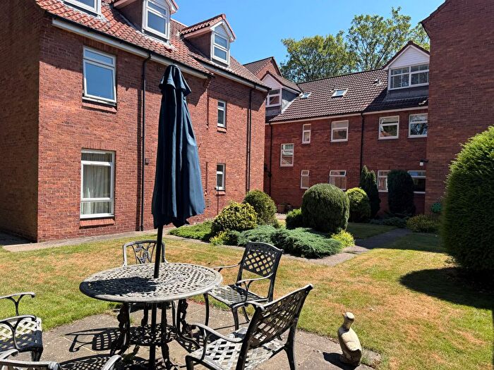 2 Bedroom Flat For Sale In Grayburn Court, Beverley, HU17