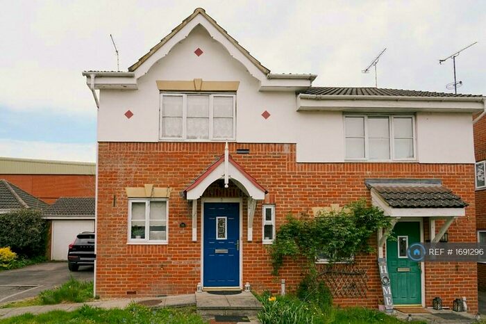 2 Bedroom Semi-Detached House To Rent In The Old Orchard, Farnham, GU9