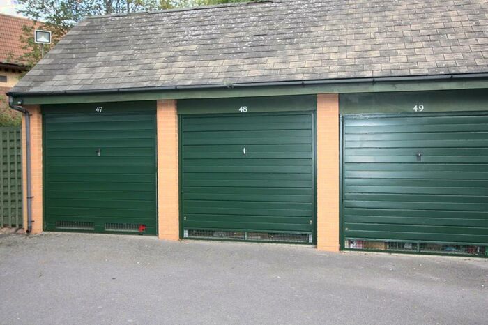 Garage / Parking To Rent In Oyster Quay, Port Solent, PO6