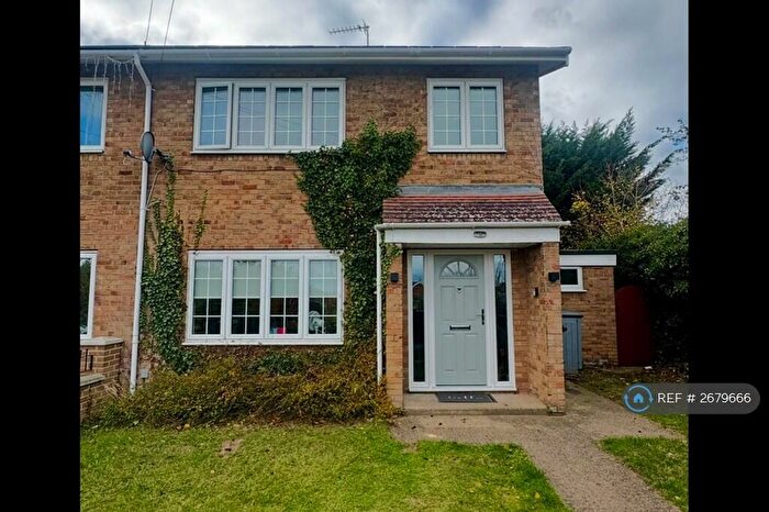 3 Bedroom Semi Detached House To Rent In Hertford Road, Hoddesdon, EN11