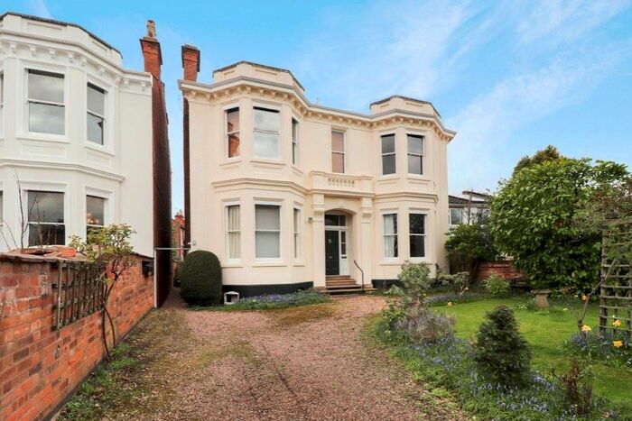 1 Bedroom Flat To Rent In Upper Holly Walk, Leamington Spa, Warwickshire, CV32