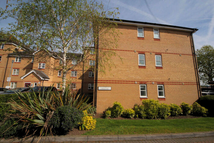 2 Bedroom Flat To Rent In Pickard Close, Southgate, N14