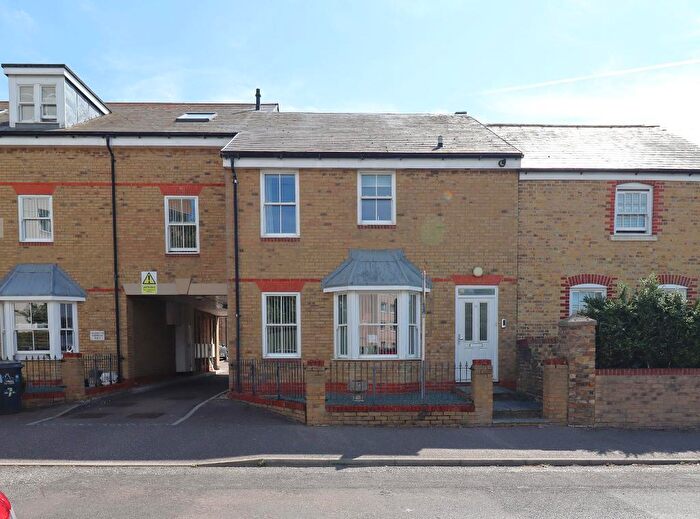 2 Bedroom Flat For Sale In Park Road, Herne Bay, Kent, CT6