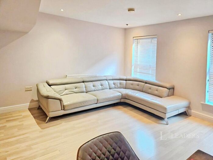 2 Bedroom Flat To Rent In John Street, Luton, Bedfordshire, LU1