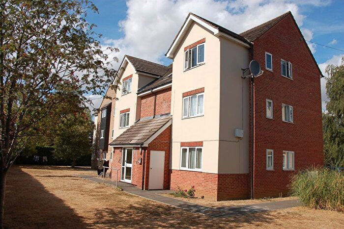 2 Bedroom Flat For Sale In Brooklands Walk, Chelmsford, CM2