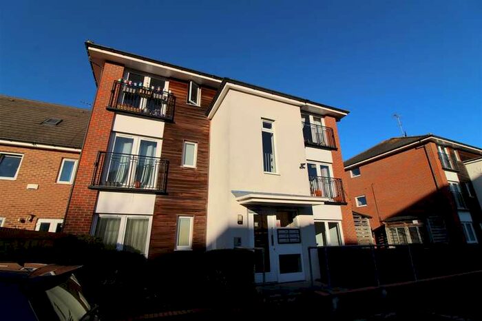 2 Bedroom Apartment To Rent In Meadow Way, Caversham, Reading, RG4